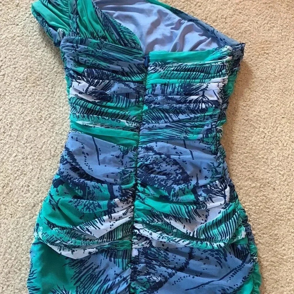 BCBG MaxAzria - ‘Mia’ Emerald com one shoulder stretchy ruched dress - XSmall - Picture 5 of 11
